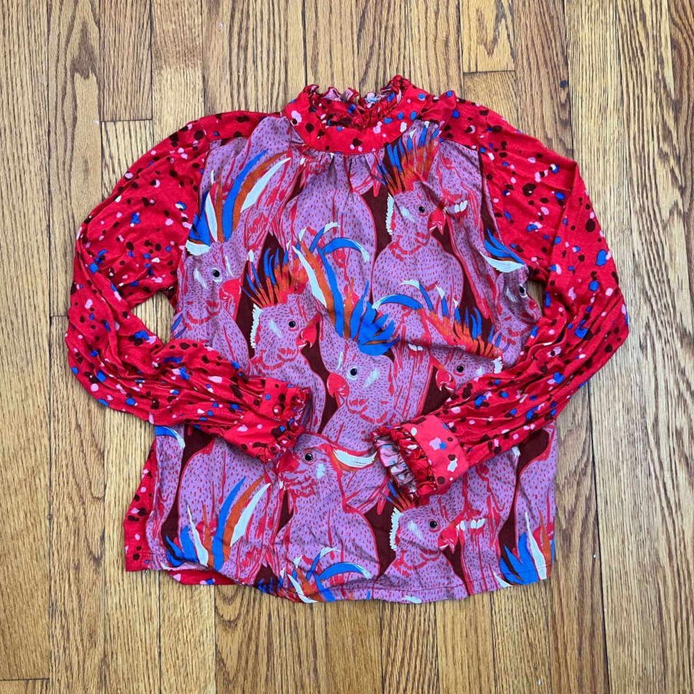 Adorable Anthropology shirt with unique parrot pattern